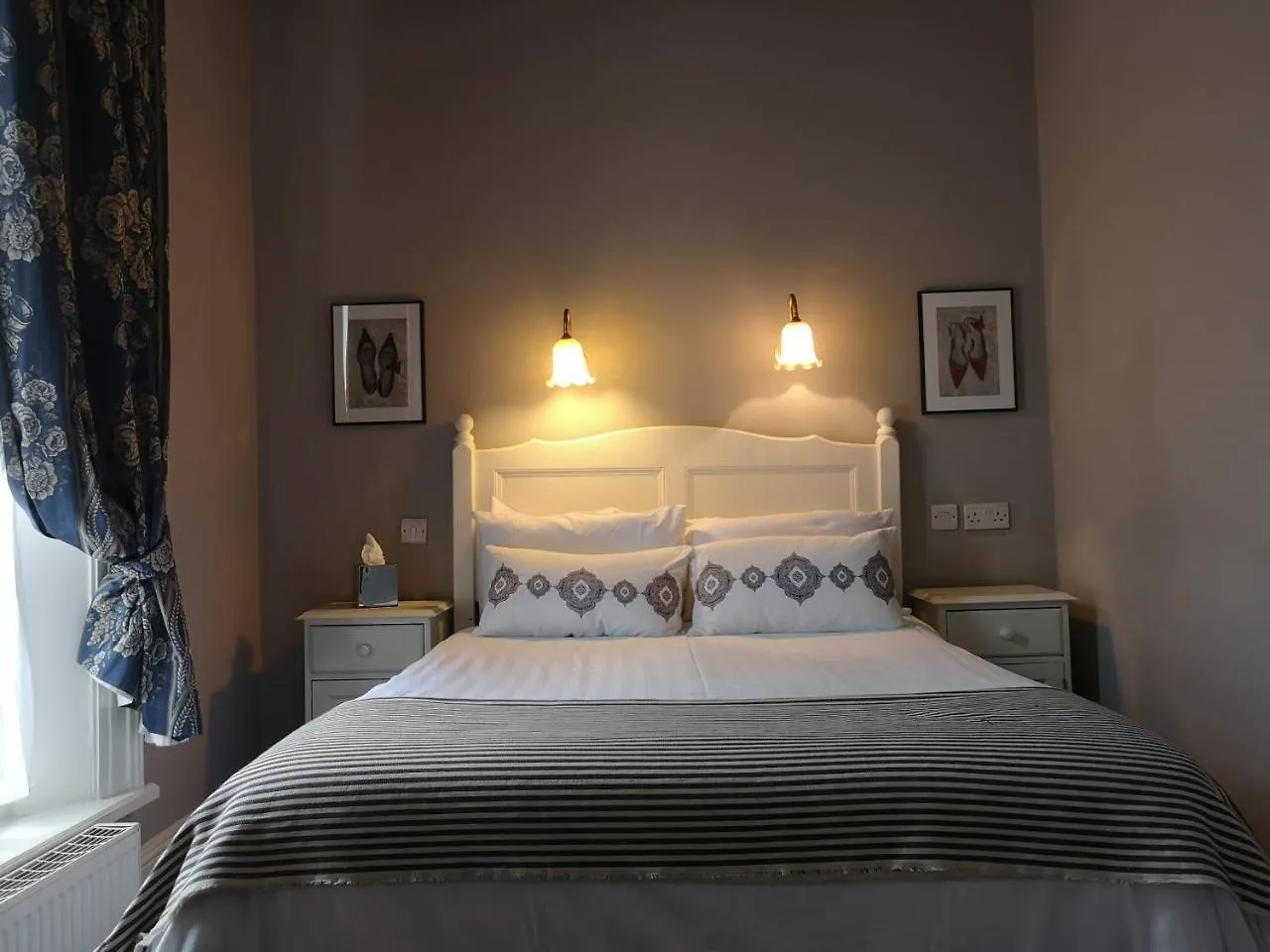 *** Guest house O'Neills Victorian Pub & Townhouse Hotel Dublin Ireland